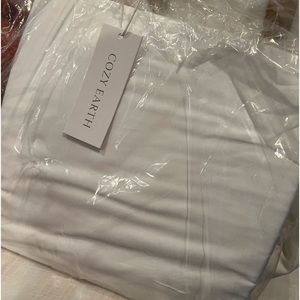 Cozy Earth King size fitted sheet. Brand new, never used.